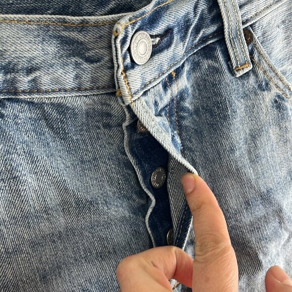 Levis 501 Cut-Off Shorts - Picture 4 of 8